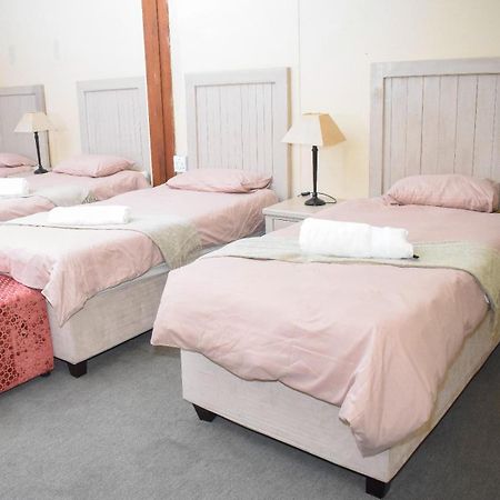 Sibahlenomhlambi Guesthouse 스프링스 외부 사진